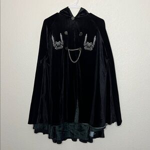 Disney Her Universe Black Velvet Cape with Silver Embroidery Gothic Medieval